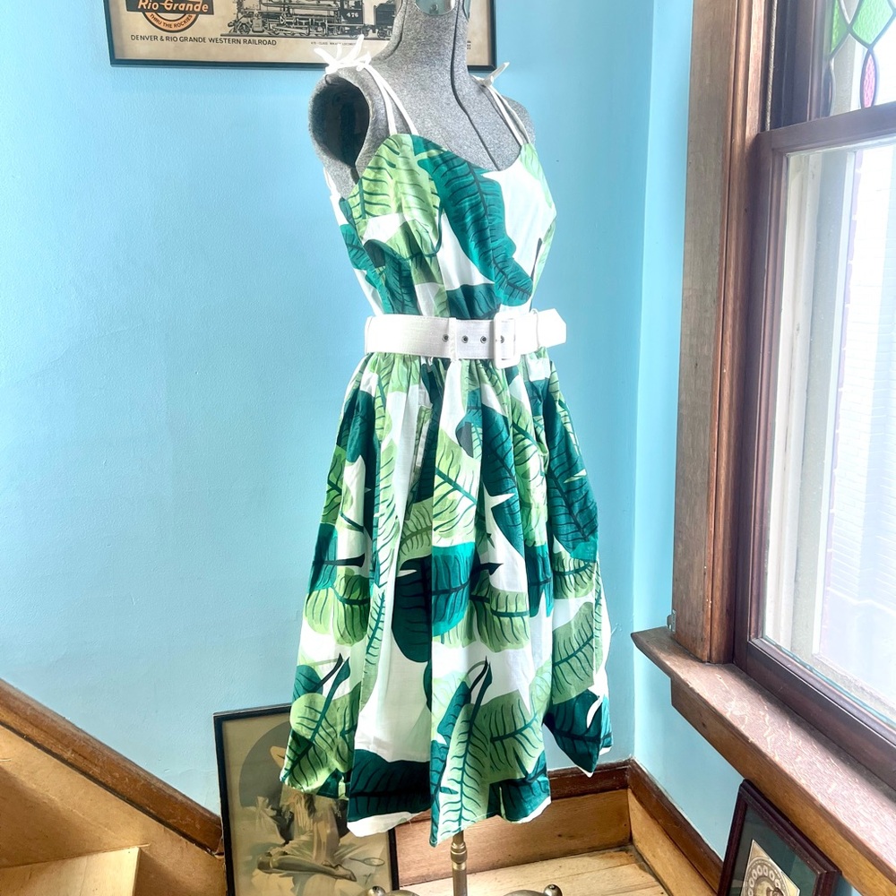 Collectif Mainline Jade Banana Leaf swing dress - Picture 3 of 13